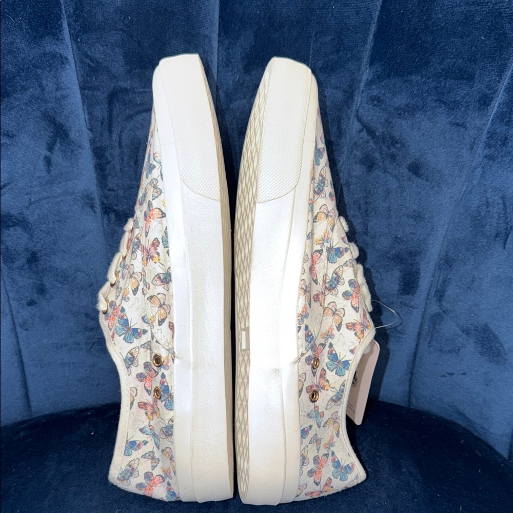 Sincerely Jules Cream Butterfly Pattern Lace-Up Sneakers Women’s Size 10 NWT - Picture 4 of 6
